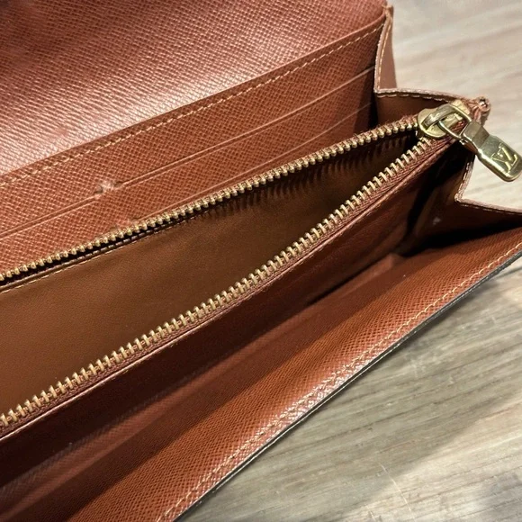 Louis Vuitton Monogram Sarah Wallet - Picture 8 of 12